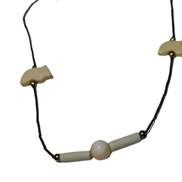 1970s Vintage Mother of Pearl Liquid Sterling Silver Cream Shell Bear Necklace - Picture 2 of 4